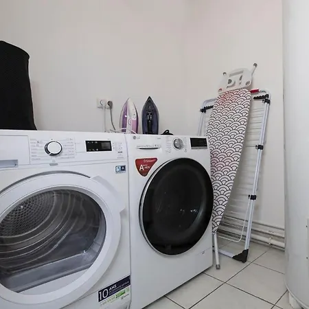 Penthouse 130m Hyper Centre - Parking - Jacuzzi Apartman *